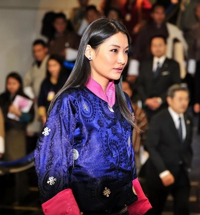 王一家5口幸福美满王后美如冰山雪莲J9数字平台不丹：亚洲最穷的国家国(图1)