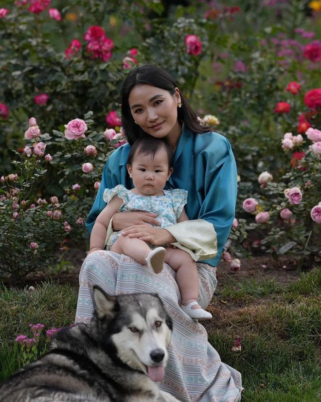 王一家5口幸福美满王后美如冰山雪莲J9数字平台不丹：亚洲最穷的国家国(图5)