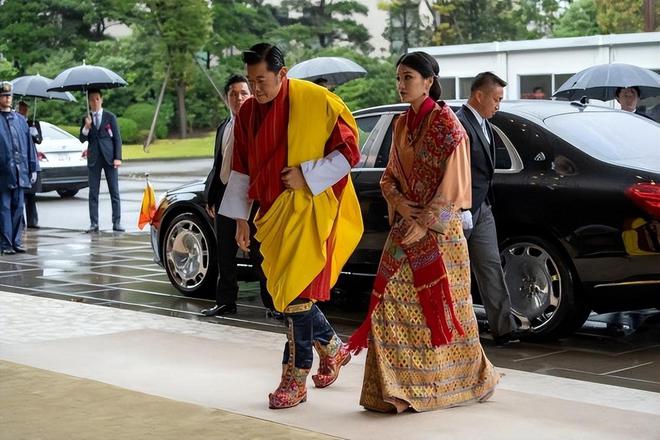 王一家5口幸福美满王后美如冰山雪莲J9数字平台不丹：亚洲最穷的国家国(图9)
