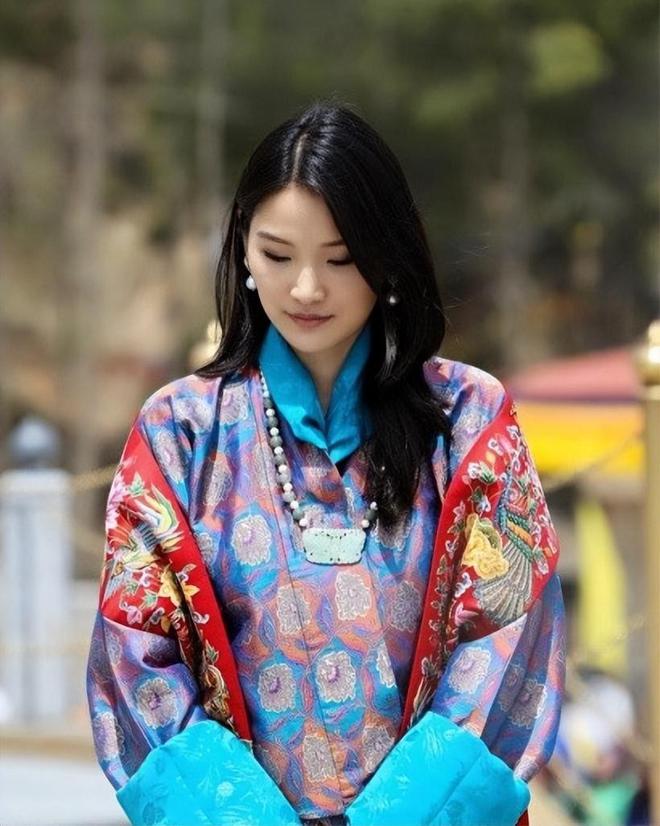 王一家5口幸福美满王后美如冰山雪莲J9数字平台不丹：亚洲最穷的国家国(图8)