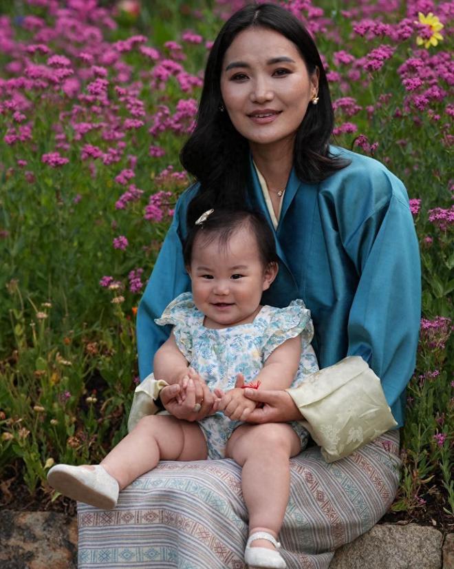 王一家5口幸福美满王后美如冰山雪莲J9数字平台不丹：亚洲最穷的国家国(图12)